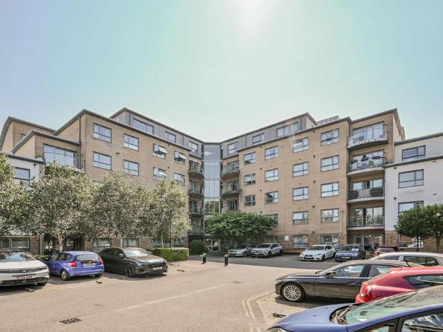 Flat for sale in Greater London