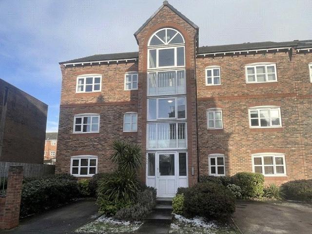 Flat for sale in Lee Bank, Greater Manchester