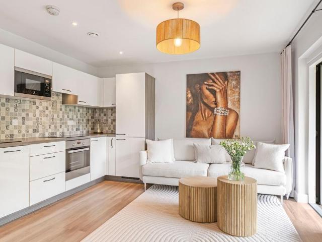 Flat for sale in London Borough of Lewisham, Ladywell