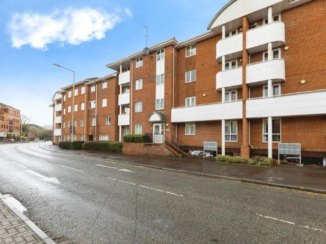 Flat for sale in Reading