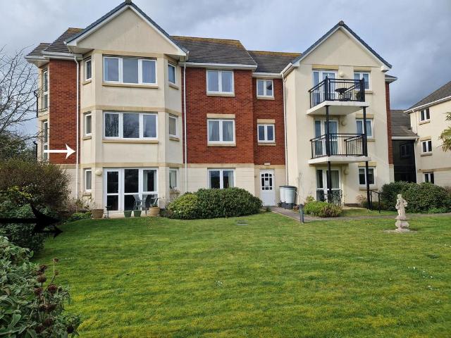 Flat for sale in Withycombe, Budlake