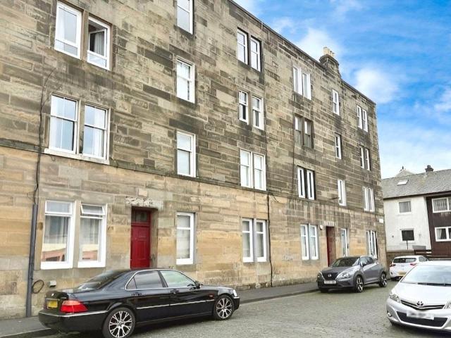 Flat for sale in Newhaven, Leith