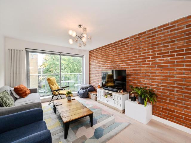 Flat for sale in London Borough of Tower Hamlets, Greater London