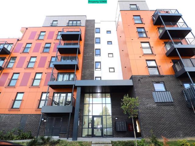 Flat for sale in Worcester Park Estate, Monks Orchard