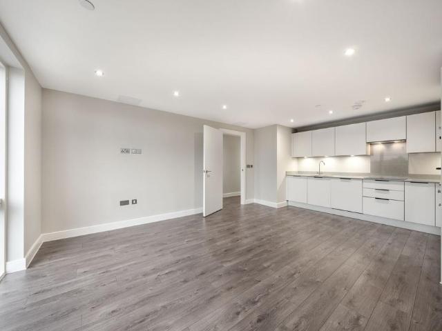 Flat for sale in North Watford