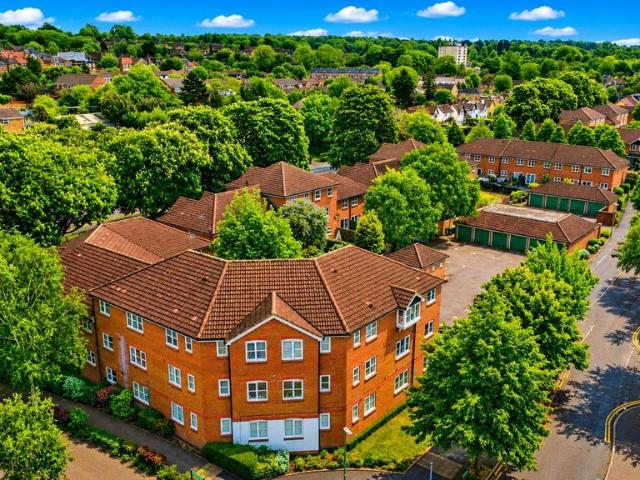 Flat for sale in Pouchen End, Hertfordshire
