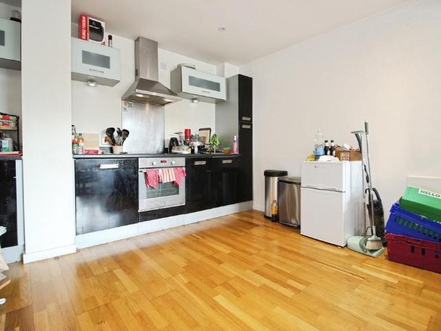Flat for sale in Richmond Hill, West Yorkshire