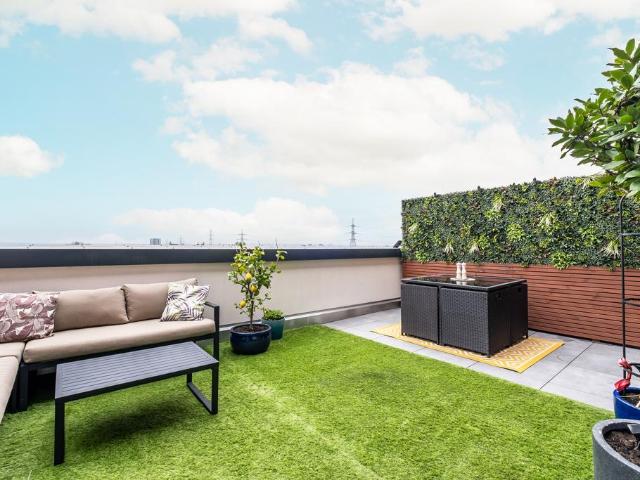 Flat for sale in London Borough of Merton, Collier's Wood