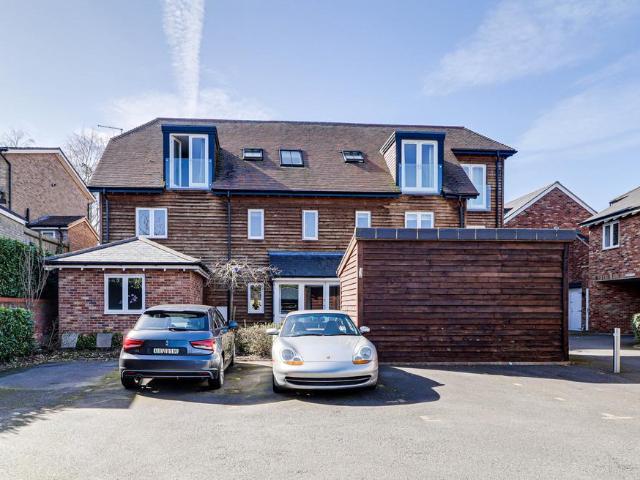 Flat for sale in Five Acres, Hertfordshire