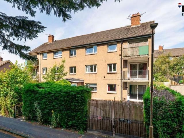 Flat for sale in Clermiston, Scotland