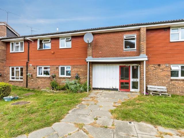 Flat for sale in Bewbush, Crawley