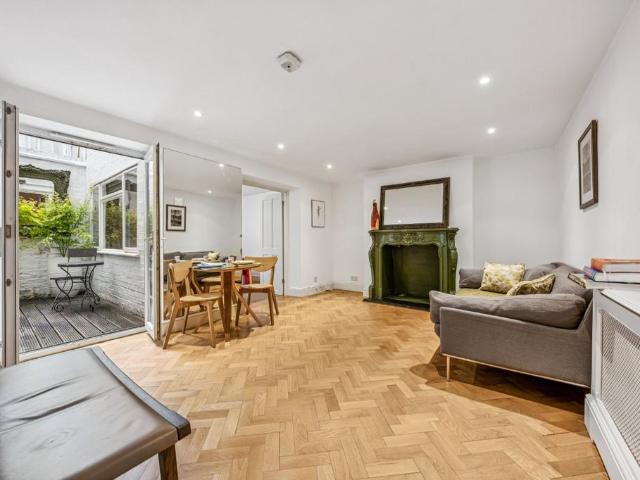 Flat for sale in Brompton, Greater London