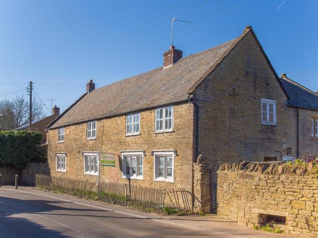 Flat for sale in West Coker, Somerset