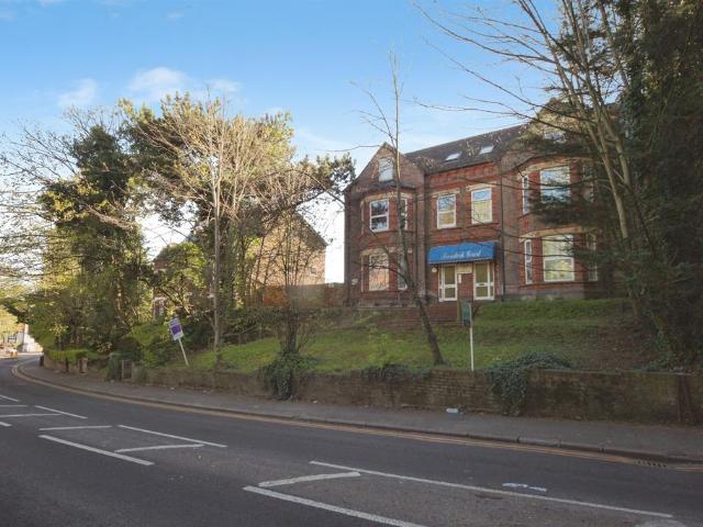 Flat for sale in Spring Park, Luton