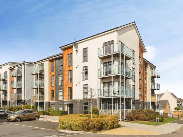 Flat for sale in Charlton Hayes, Patchway