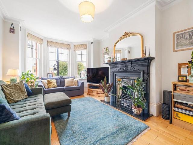Flat for sale in London Borough of Lambeth, Greater London