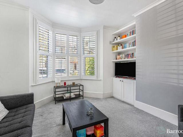 Flat for sale in Friern Barnet, Greater London