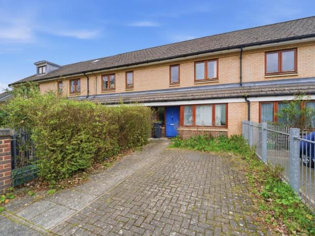 Flat for sale in London Borough of Hounslow, Isle Of Man
