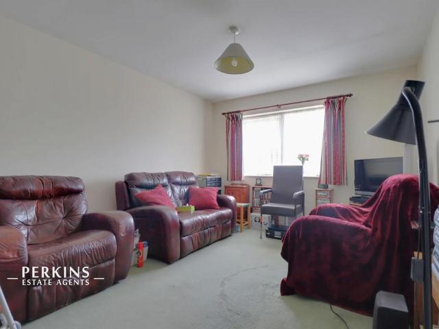 Flat for sale in London Borough of Ealing, Greenford