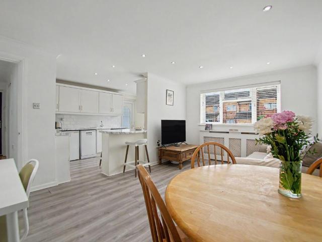 Flat for sale in Chelmsford, Essex