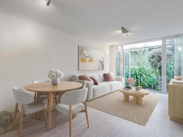 Flat for sale in Southfields, Greater London