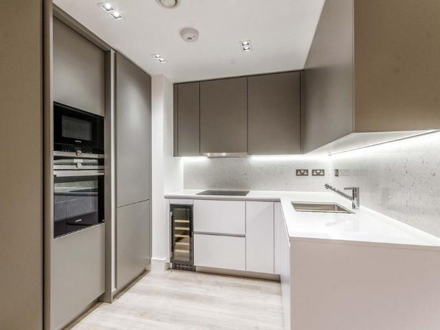 Flat for sale in Finsbury, Greater London