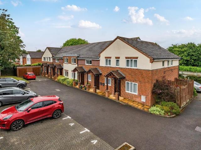 Flat for sale in Clewer Village, Windsor