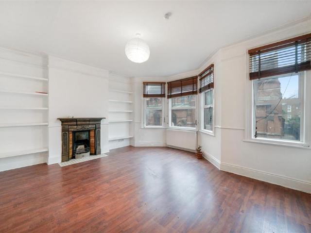 Flat for sale in Harlesden, Greater London