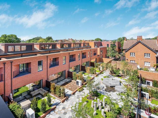 Flat for sale in Hornsey, Greater London