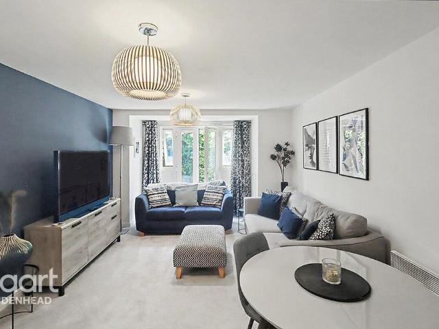 Flat for sale in Slough