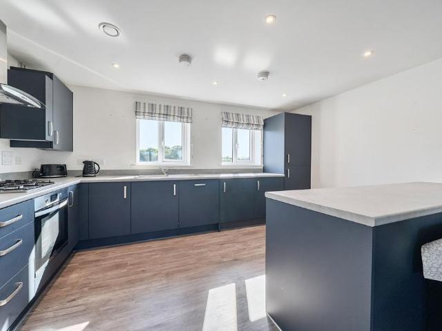 Flat for sale in Hounsome Fields, Priest Down