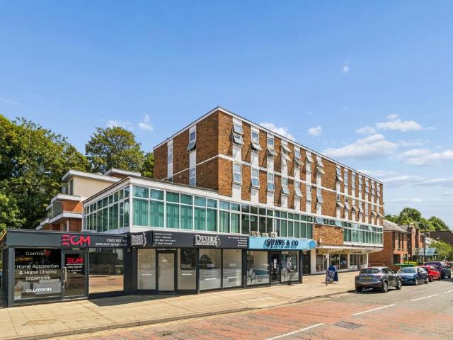 Flat for sale in Heronsgate, Batchworth
