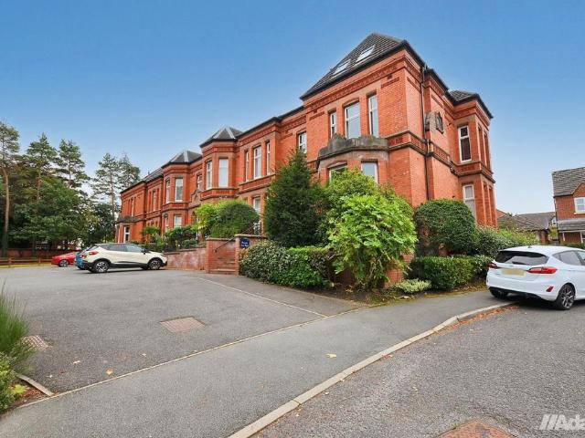 Flat for sale in Weston, Halton