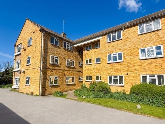 Flat for sale in Ickenham, Greater London