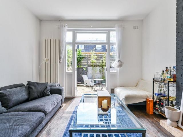 Flat for sale in Highbury, Greater London
