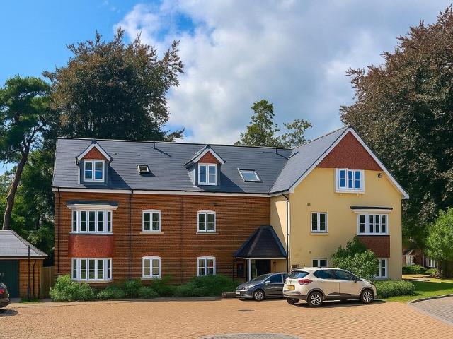 Flat for sale in Bolton Low Houses, Hampshire