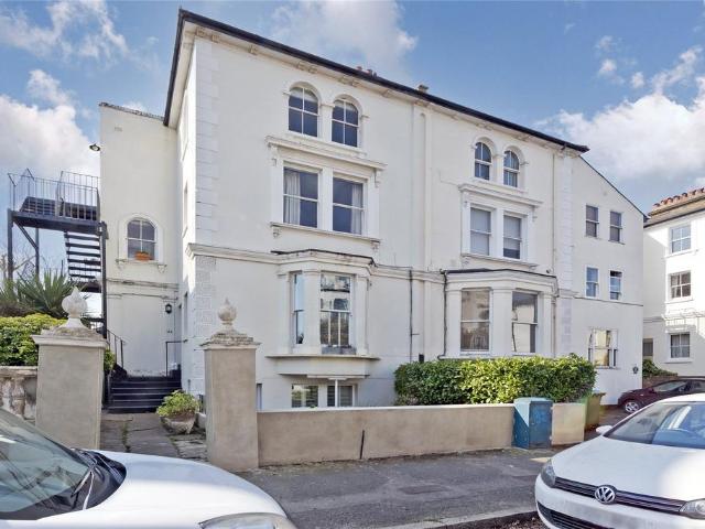 Flat for sale in Royal Borough of Kingston upon Thames, Greater London