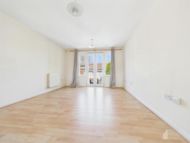 Flat for sale in Great Ashby, King's Walden