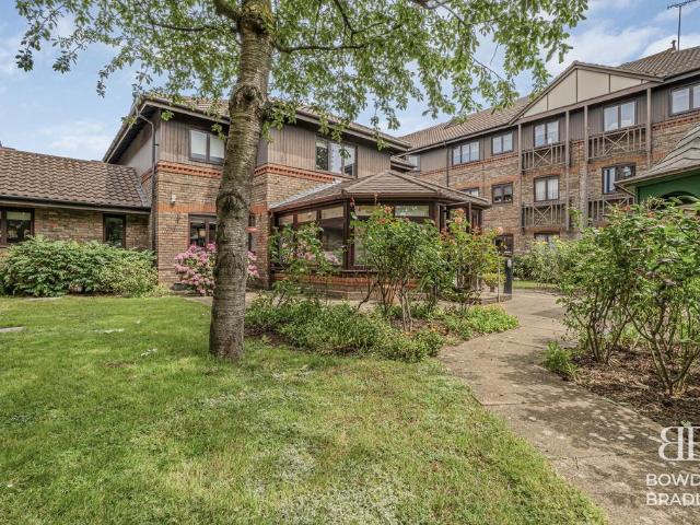 Flat for sale in Clayhall, Greater London