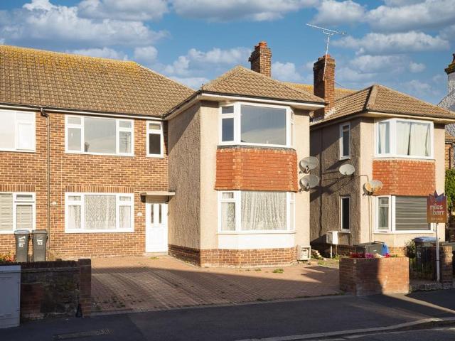 Flat for sale in Upton, Acol