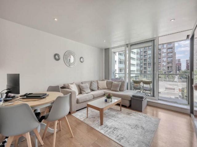 Flat for sale in Reach, Greater London