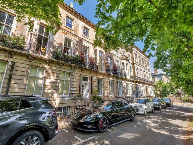 Flat for sale in Hillhead, Scotland