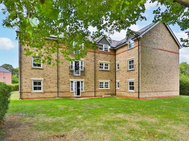 Flat for sale in Epsom, Epsom and Ewell