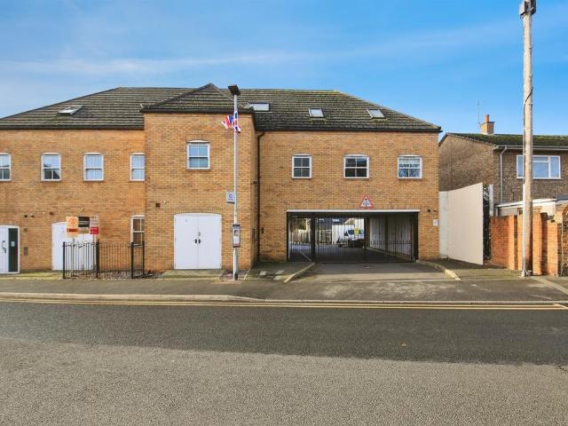 Flat for sale in Peterborough