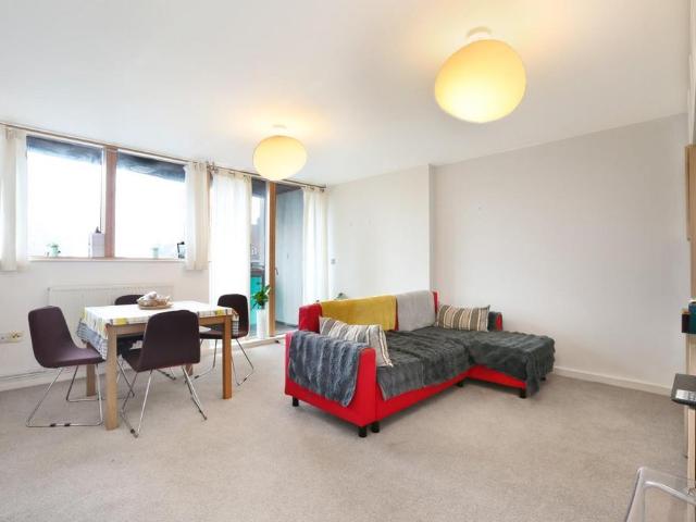 Flat for sale in Camberwell, Greater London