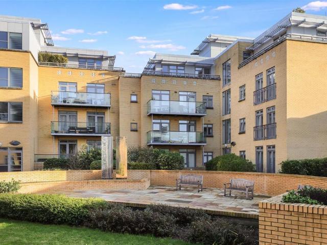 Flat for sale in Arbury, Cambridgeshire