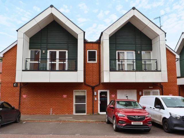 Flat for sale in Bolton Low Houses, Hampshire
