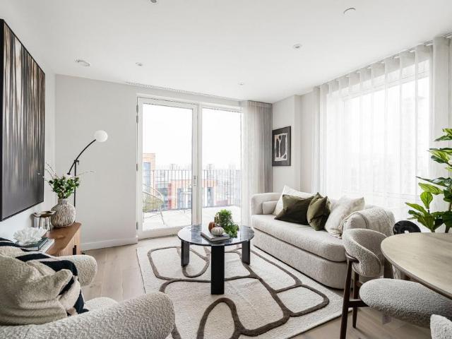 Flat for sale in Old Kent Road, Greater London