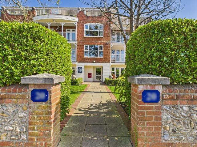 Flat for sale in West Worthing, Worthing