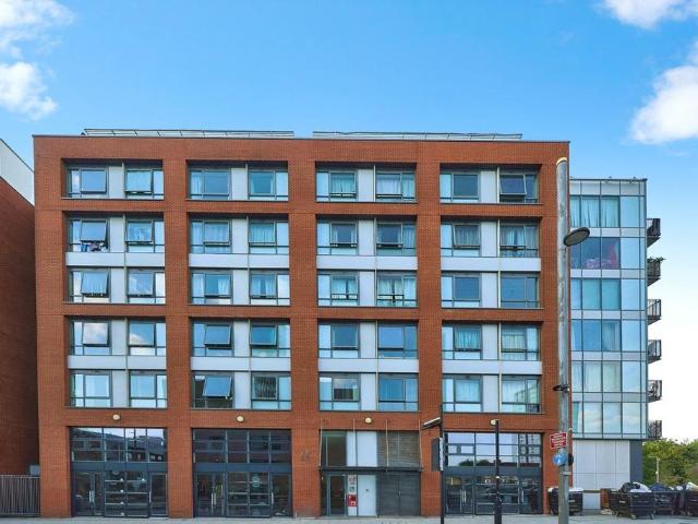 Flat for sale in Stratford Marsh, Greater London